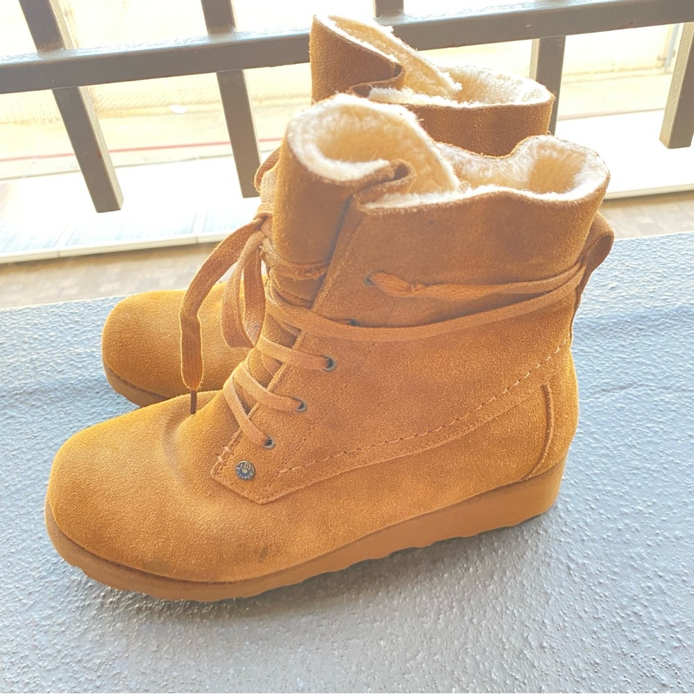 Bearpaw Suede Lace-Up Ankle Boots in Camel FLAW